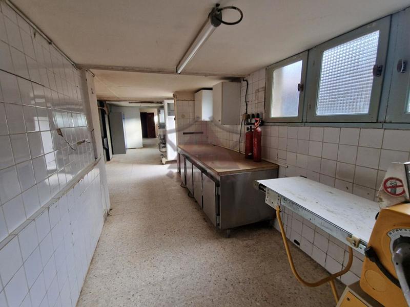 Local d'activités - 270 m² - 8 pièces