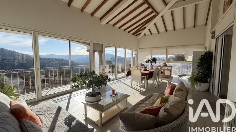 Maison - 300 m² - 9 pièces