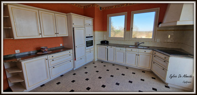 Maison - 270 m² - 8 pièces