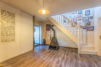 Maison - 240 m² - 7 pièces