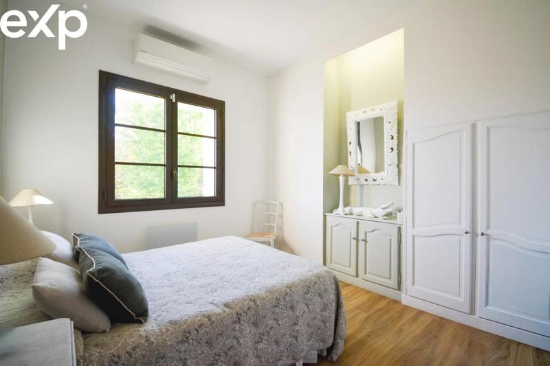 Demeure - 300 m² - 9 pièces