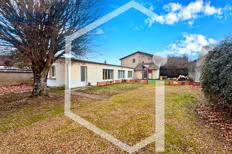 Maison - 325 m² - 18 pièces