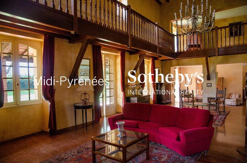 Maison - 550 m² - 20 pièces