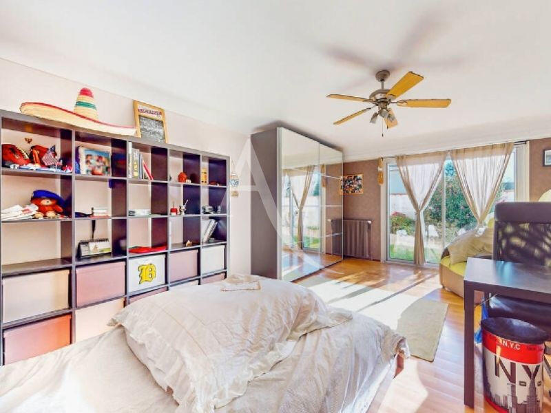 Maison - 277 m² - 9 pièces