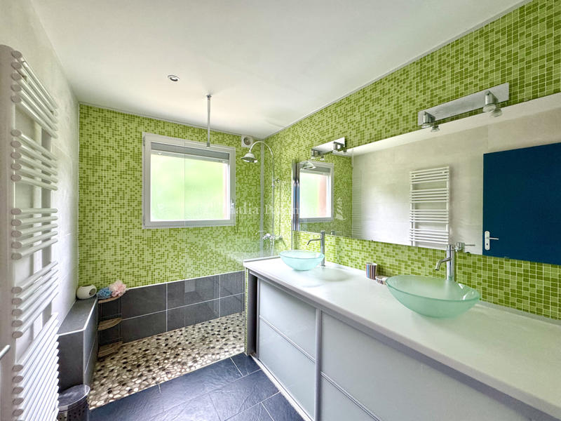 Maison - 250 m² - 7 pièces