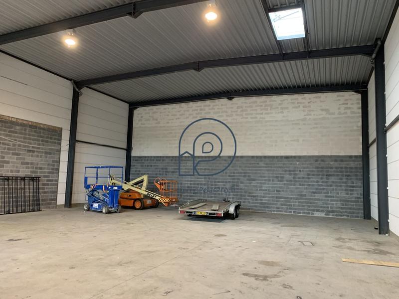 Entrepôt - 405 m²