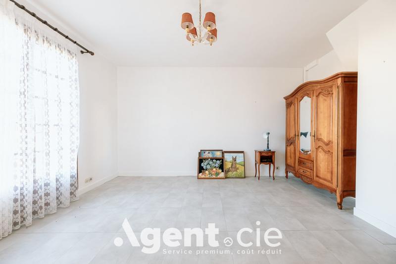 Maison - 240 m² - 7 pièces