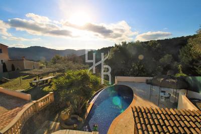 Maison - 220 m² - 8 pièces