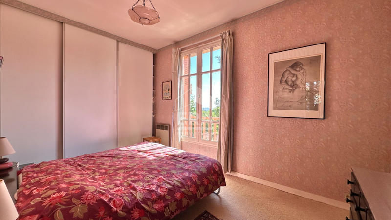 Maison - 229 m² - 10 pièces