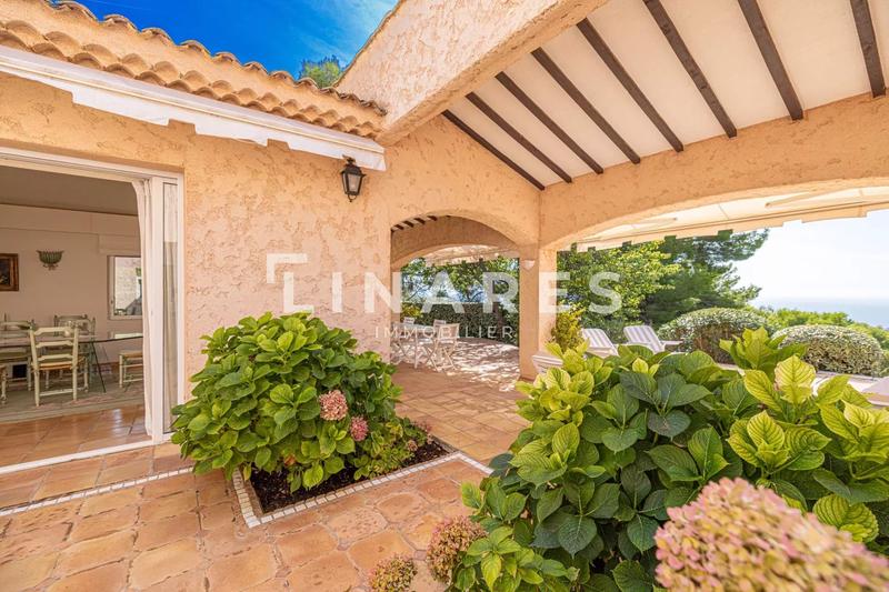 Villa - 410 m² - 9 pièces