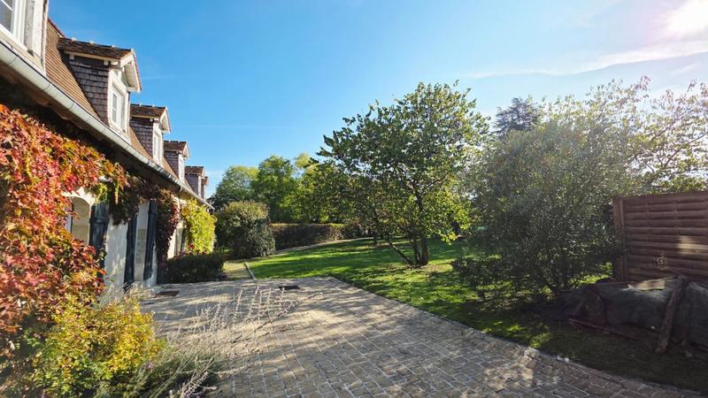 Maison - 409 m² - 13 pièces