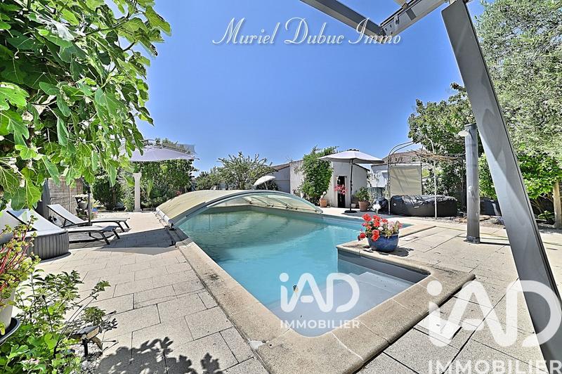 Maison - 239 m² - 8 pièces