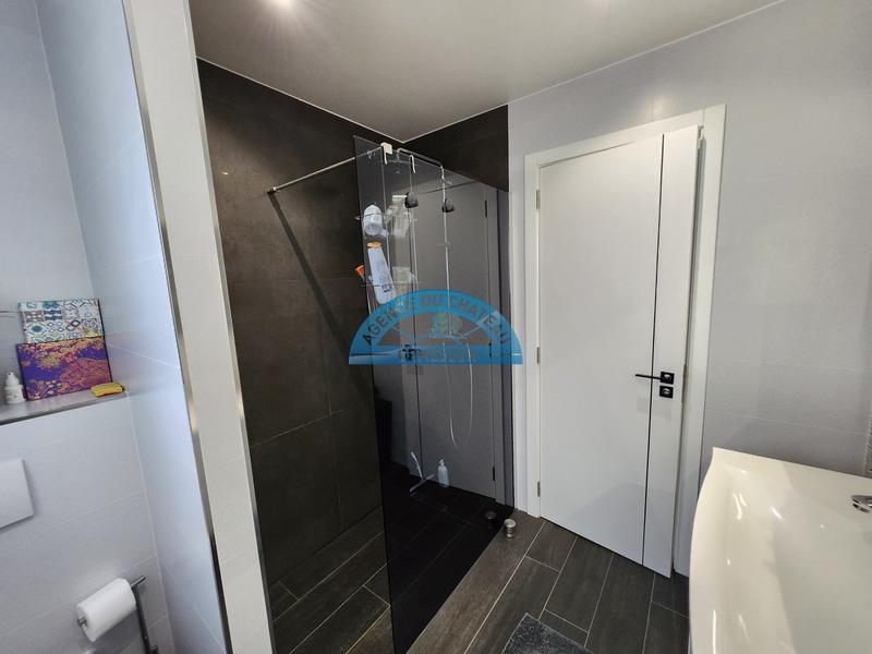 Maison - 253 m² - 11 pièces