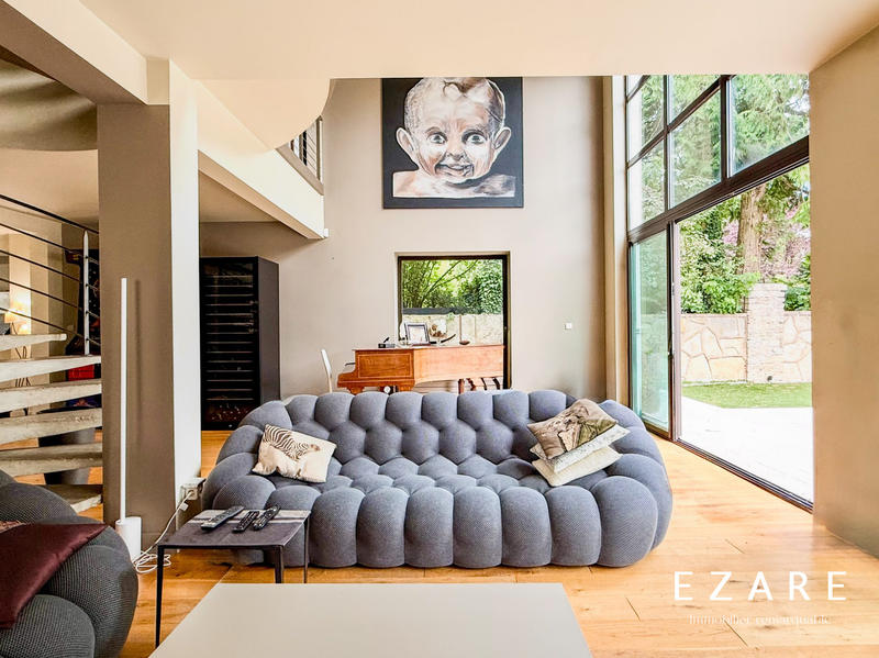 Maison - 249 m² - 8 pièces