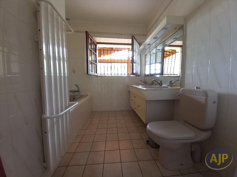 Maison - 192 m² - 6 pièces