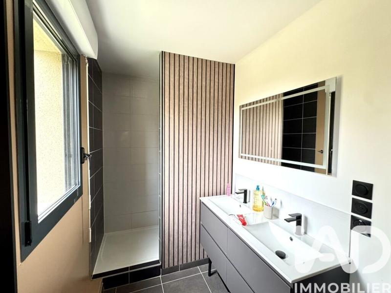 Maison - 222 m² - 7 pièces