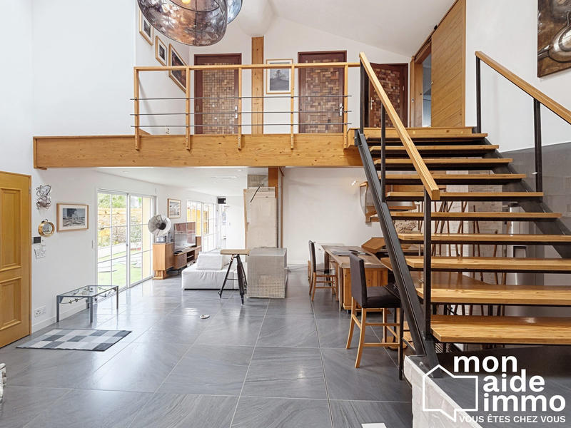 Maison - 220 m² - 6 pièces