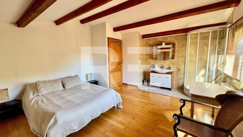 Maison - 217 m² - 7 pièces