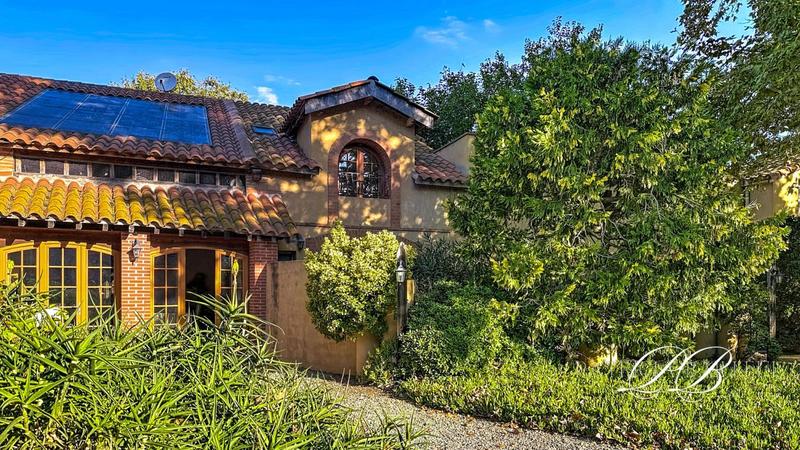 Maison - 600 m² - 25 pièces