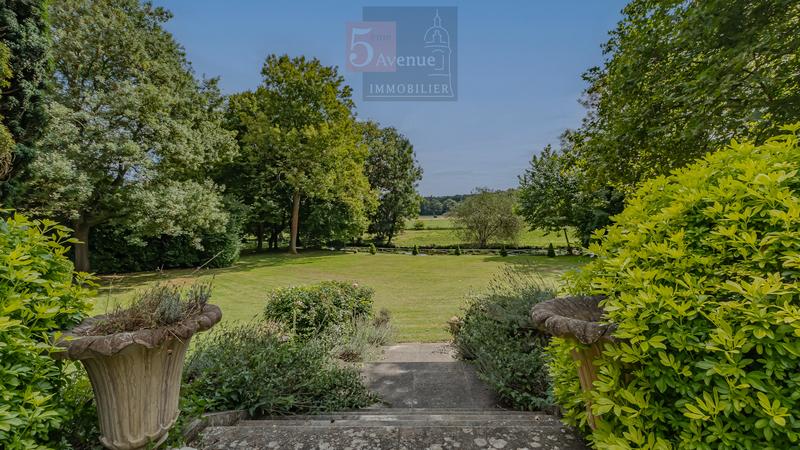 Maison - 430 m² - 11 pièces