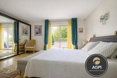 Maison - 221 m² - 8 pièces