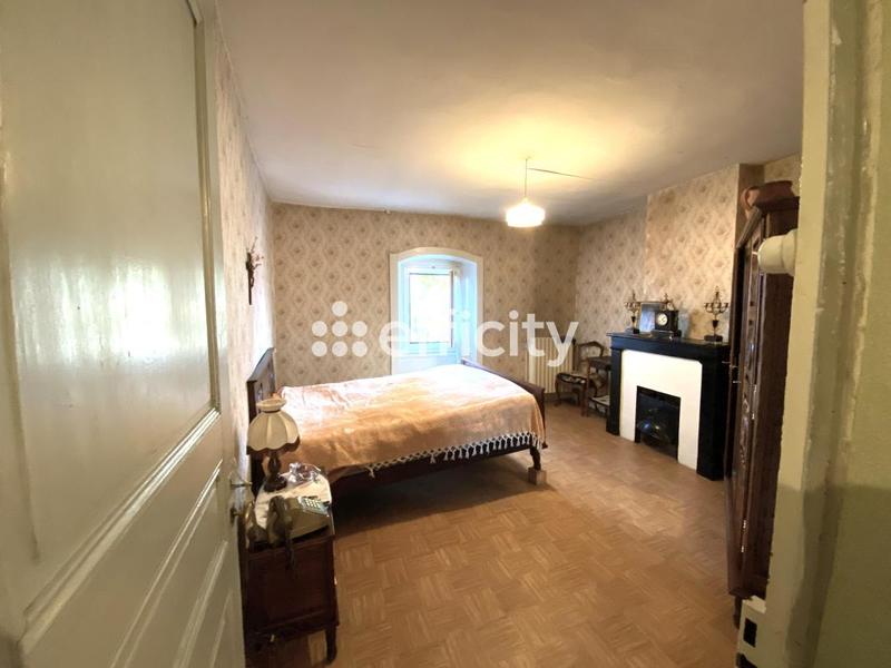 Maison - 270 m² - 12 pièces