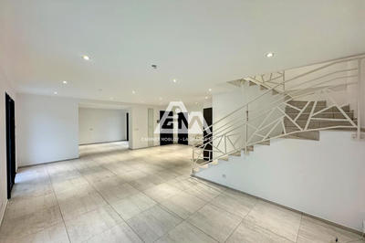 Maison - 115 m² - 6 pièces