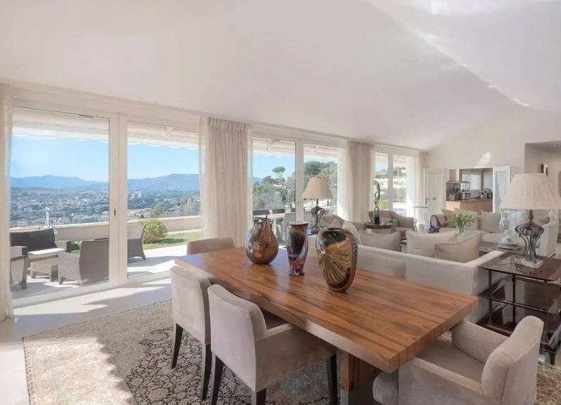 Villa - 330 m² - 7 pièces