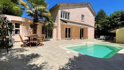 Maison - 110 m² - 6 pièces