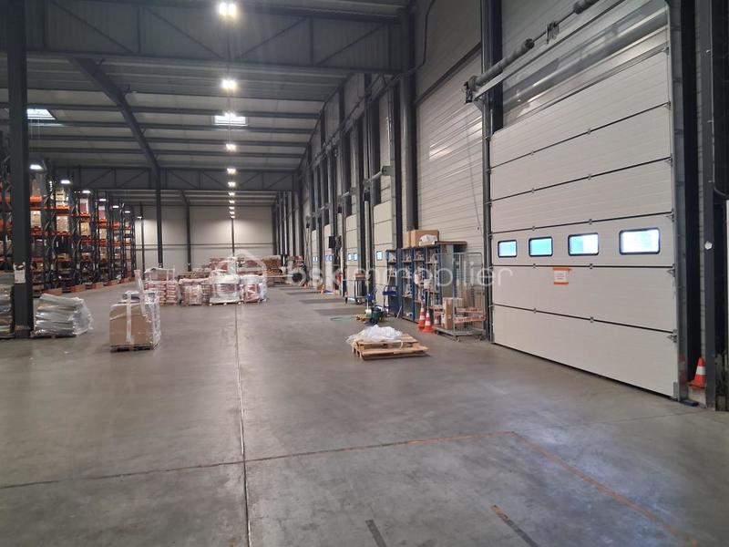 Local commercial - 4 279 m² - 5 pièces