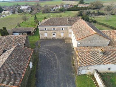 Corps de ferme - 210 m² - 7 pièces