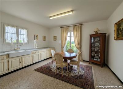 Propriété - 223 m² - 6 pièces