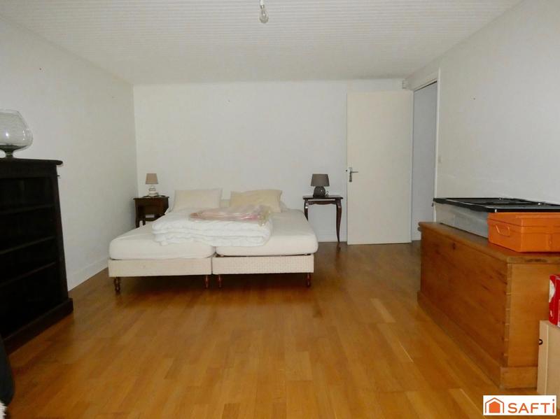 Maison - 220 m² - 9 pièces