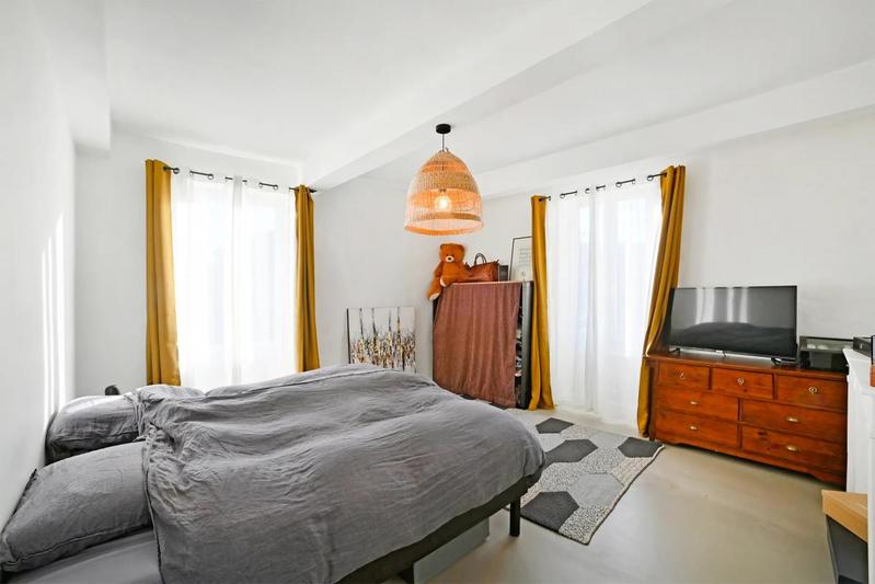 Maison - 250 m² - 7 pièces