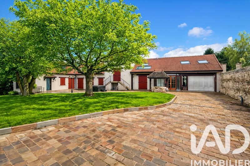 Maison - 211 m² - 8 pièces