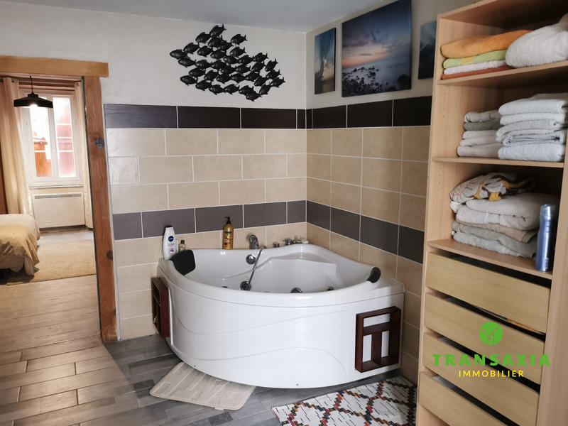 Maison traditionnelle - 306 m² - 16 pièces