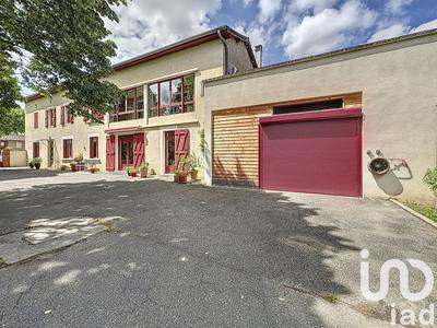 Maison - 238 m² - 8 pièces