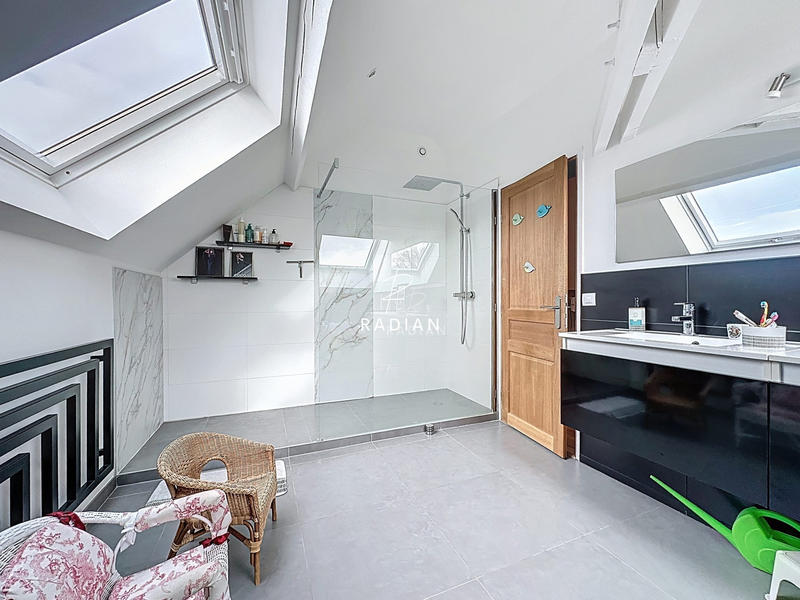 Maison - 212 m² - 5 pièces