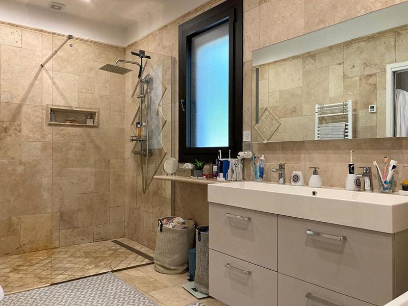 Maison - 255 m² - 9 pièces