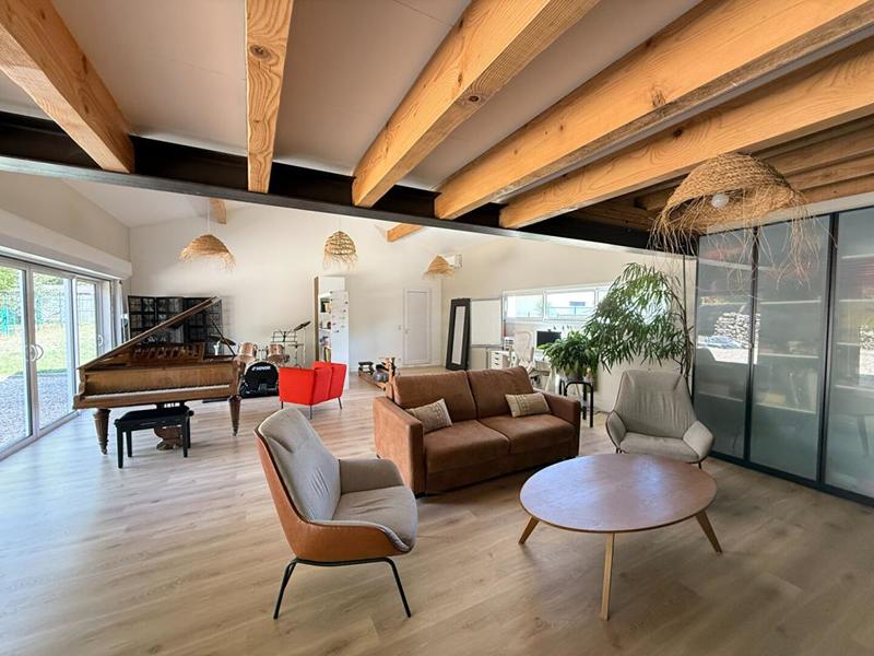 Maison - 270 m² - 7 pièces