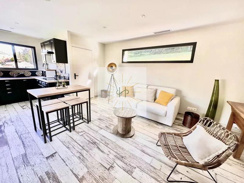 Maison - 188 m² - 9 pièces