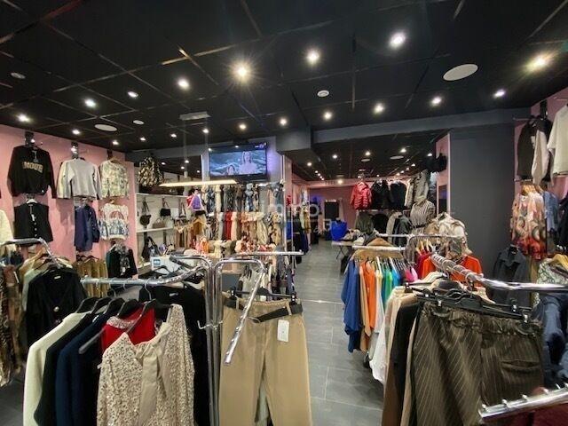 Local commercial - 106 m² - 2 pièces