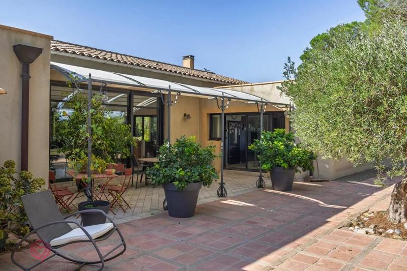 Propriété - 318 m² - 7 pièces