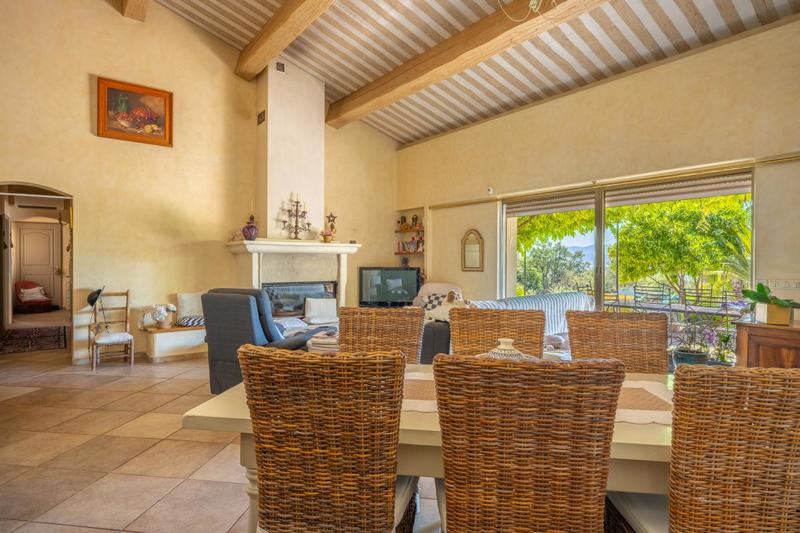 Mas - 240 m² - 6 pièces