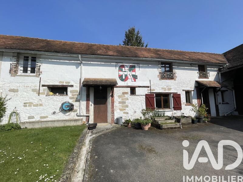 Maison - 241 m² - 10 pièces