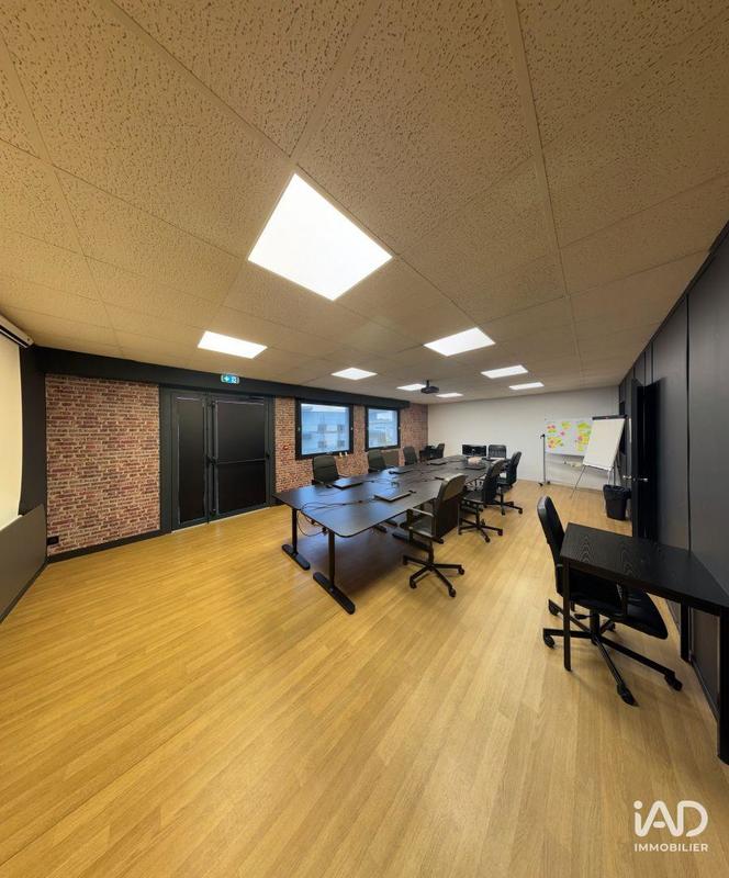 Local commercial - 592 m²