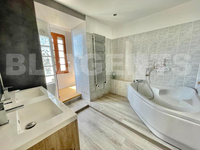 Maison - 172 m² - 6 pièces