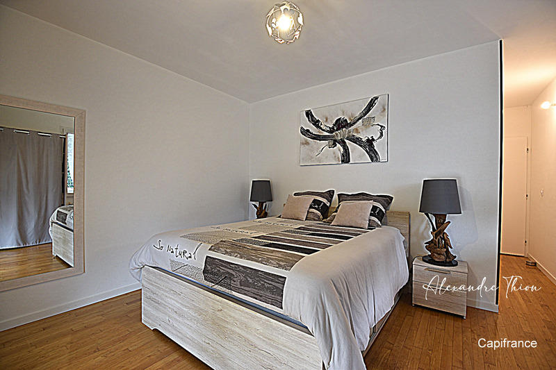 Maison - 330 m² - 10 pièces