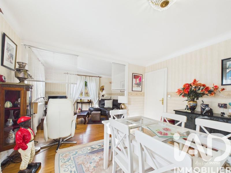 Maison - 243 m² - 7 pièces