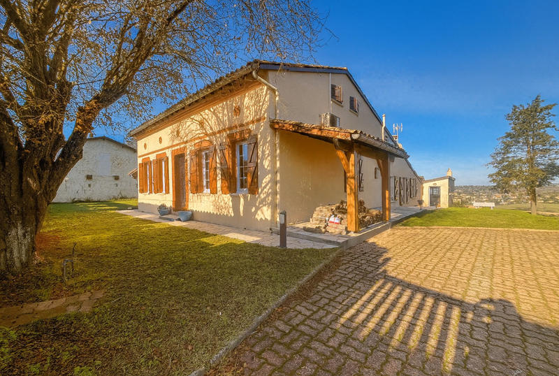 Maison - 218 m² - 6 pièces